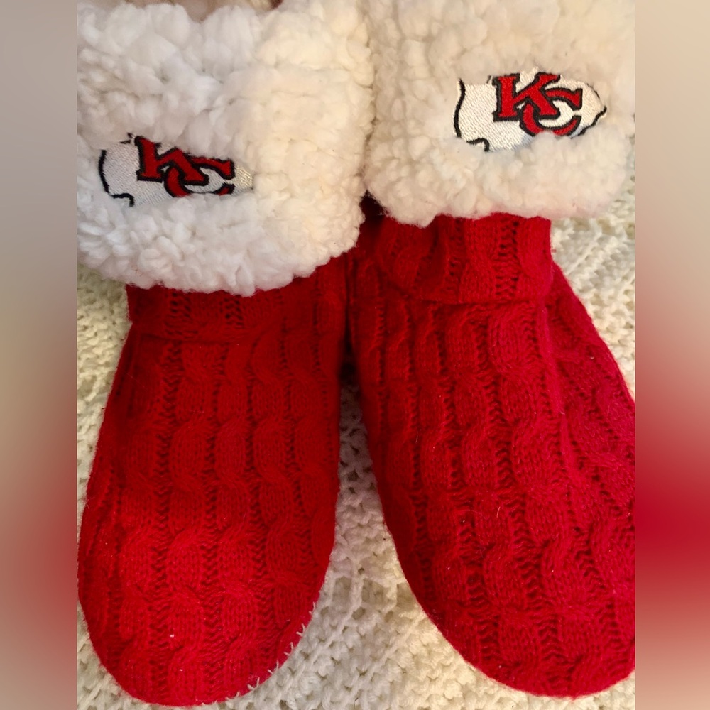 Size M women’s Red Kansas City Chiefs Footies